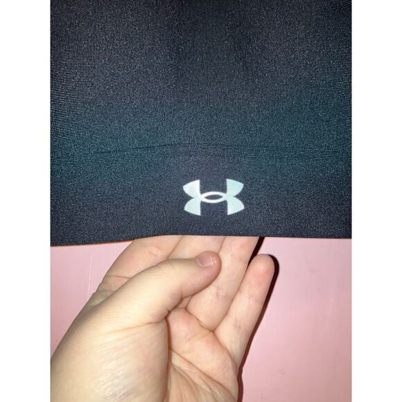 Under Armour Black Crossback Sports Bra with Adjustable Hook Closure Size Small - Picture 2 of 7